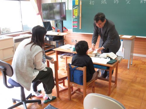 ひまわり学級【国語】得意な漢字の学習をお家の方にも見ていただきました。
