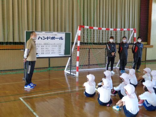 左から監督の堀田さん、選手の金さん、小川さん、佐伯さんです。