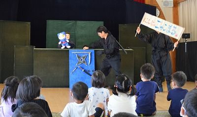 「にんじゃ　にゃん丸」人形劇の始まり始まり！