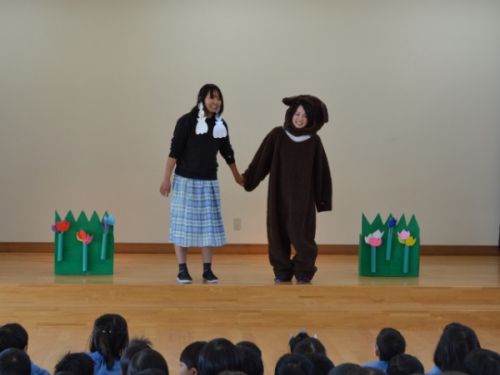 先生達による「武並森のお嬢さん」の劇をみせてくれました。