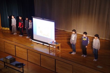 ６年生は２０００年の恵南豪雨災害から学んだことを発表しました。