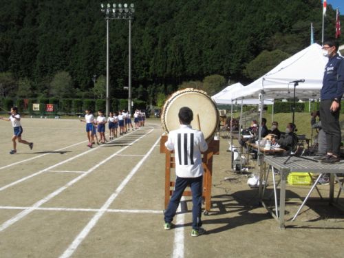 中嶋先生の太鼓の合図で始まりました。