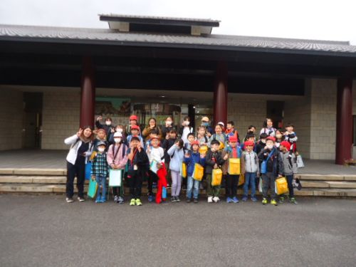 岩村コミュニティセンターに到着。みんなで無事に行ってきました。